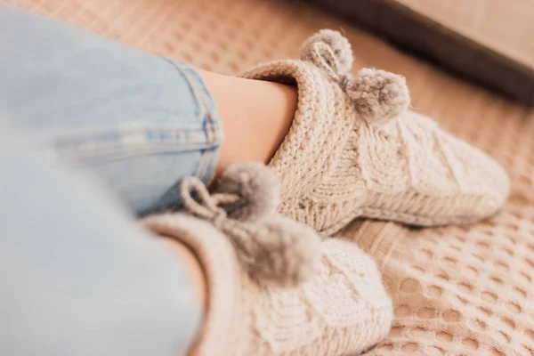 Ručně pletené ponožky na končetinách — Stock fotografie