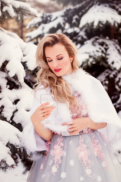 Beautiful Blonde Woman Winter Forest Glass Her Hands Christmas Trees — Stock Photo, Image