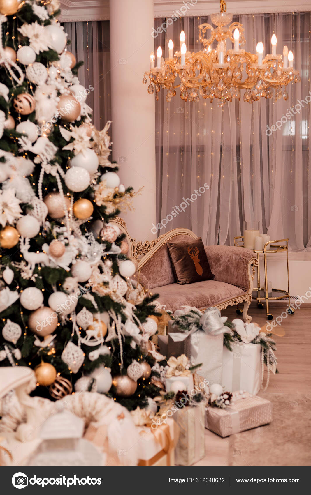 árbol De Navidad En Una Playa Al Atardecer Foto de archivo - Imagen de  memorias, cielo: 339871306, image size:1067x1700