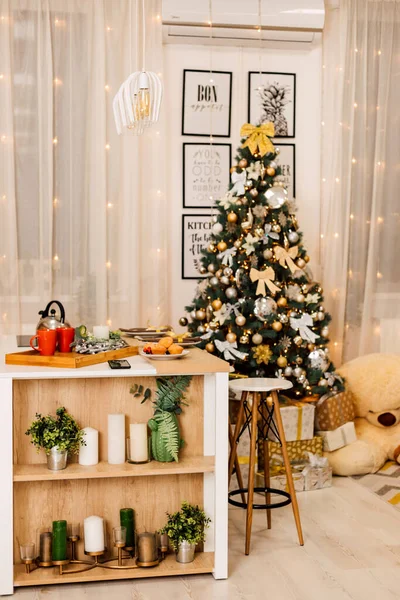Árvore Natal Cozinha Véspera Natal Casa Foto Alta Qualidade — Fotografia de Stock