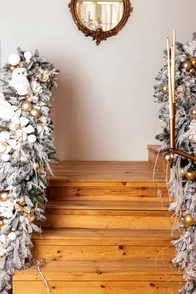 Escadaria Madeira Bonita Com Decoração Natal Foto Alta Qualidade — Fotografia de Stock