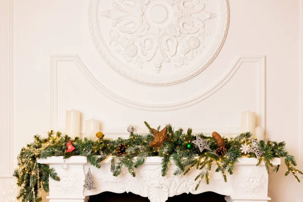 Christmas Decor White Fireplace Bright Apartments High Quality Photo — Stock Photo, Image