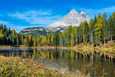 Antorno Gölü manzaralı, İtalya