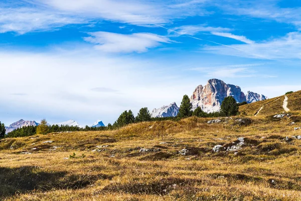 Monte Piana Luonnonkaunis Näkymä Dolomiitit Vuoret Italia — kuvapankkivalokuva