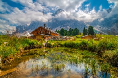Val di Funes Vadisi, Santa Maddalena Köyü, Trentino Alto Adige Bölgesi, İtalya, Avrupa  