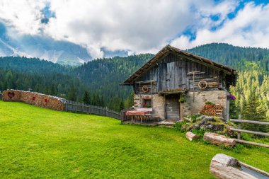 Val di Funes Vadisi, Santa Maddalena Köyü, Trentino Alto Adige Bölgesi, İtalya, Avrupa  