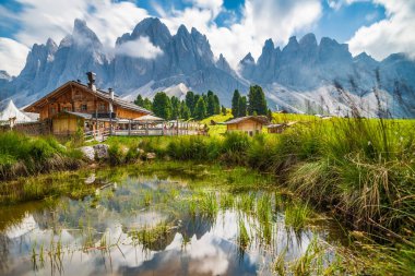 Val di Funes Vadisi, Santa Maddalena Köyü, Trentino Alto Adige Bölgesi, İtalya, Avrupa 