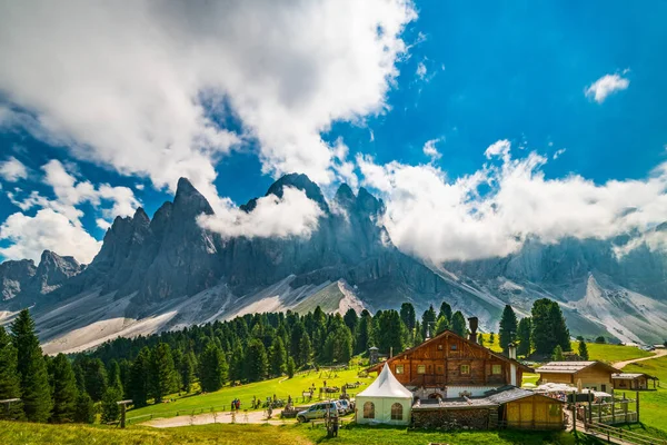 Θερινό Τοπίο Της Κοιλάδας Val Funes Santa Maddalena Village Περιοχή — Φωτογραφία Αρχείου