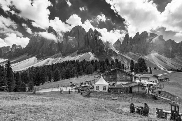 Sommarlandskap Dalen Val Funes Byn Santa Maddalena Regionen Trentino Alto — Stockfoto