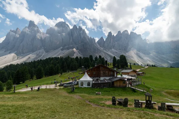 Lanskap Musim Panas Lembah Val Funes Santa Maddalena Desa Trentino — Stok Foto