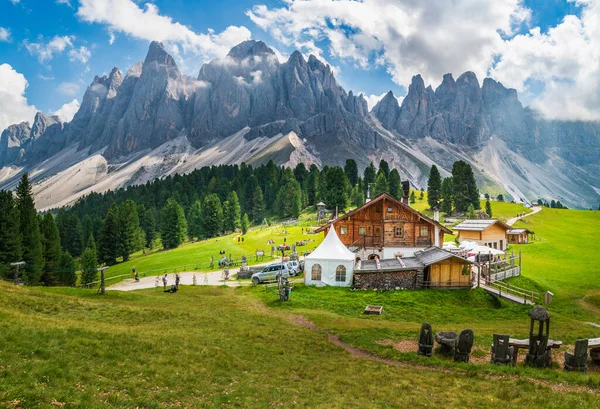 Letni Krajobraz Doliny Val Funes Miejscowość Santa Maddalena Region Trentino — Zdjęcie stockowe