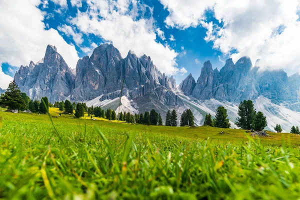 Letni Krajobraz Doliny Val Funes Miejscowość Santa Maddalena Region Trentino — Zdjęcie stockowe