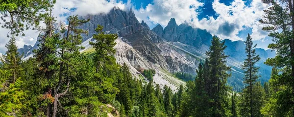 Θερινό Τοπίο Της Κοιλάδας Val Funes Santa Maddalena Village Περιοχή — Φωτογραφία Αρχείου