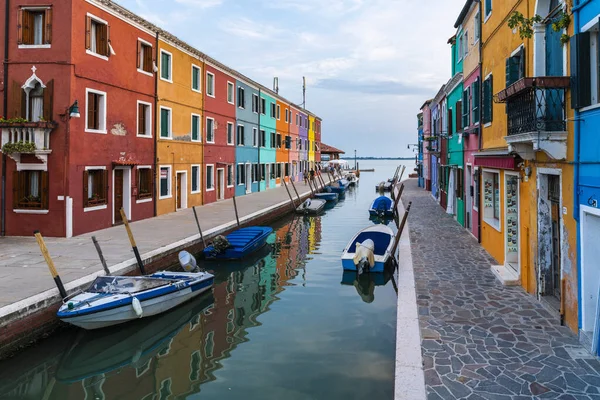 ムラーノブラノの街並みと運河 イタリア — ストック写真