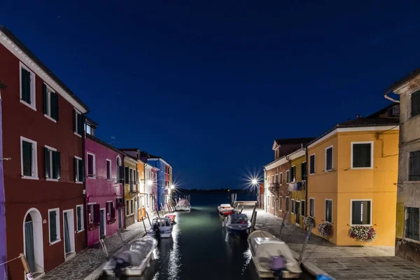 Paisaje Urbano Nocturno Del Canal Burano Murano Con Edificios Multicolores — Foto de Stock
