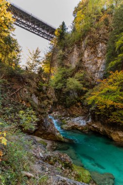 Orrido dello Slizza 'da sonbahar doğası, Tarvisio şehri, Udine bölgesi, Friuli Venezia Giulia bölgesi, İtalya