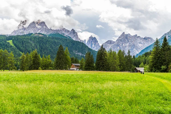 Green Highlands Val Fiscalina Sesto Italy — ストック写真