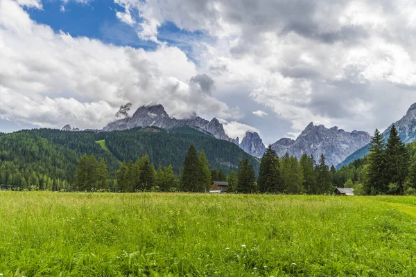 Green Highlands Val Fiscalina Sesto Italy —  Fotos de Stock