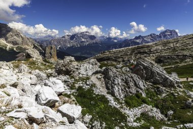 5 Torri, Belluno, Veneto, İtalya. Cinque Torri. Yazın Beş Kulenin Manzarası, Dolomitler Alp Dağları
