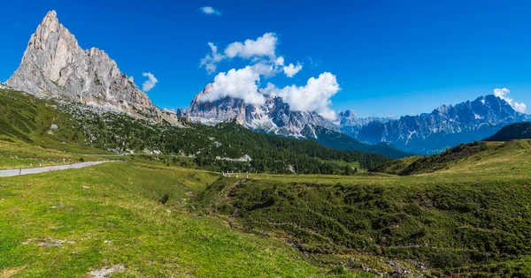 Torri Belluno Veneto イタリア シンク トーリ 夏の5つの塔の風景 ドロマイトアルプス山脈 — ストック写真