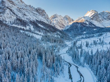 Sapppada, İtalya 'nın kış manzarası 