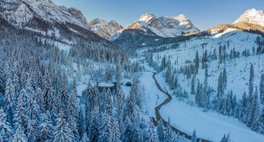 Sapppada, İtalya 'nın kış manzarası 