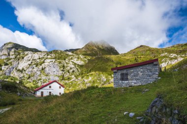 Pramosio yaz doğa manzarası, İtalya