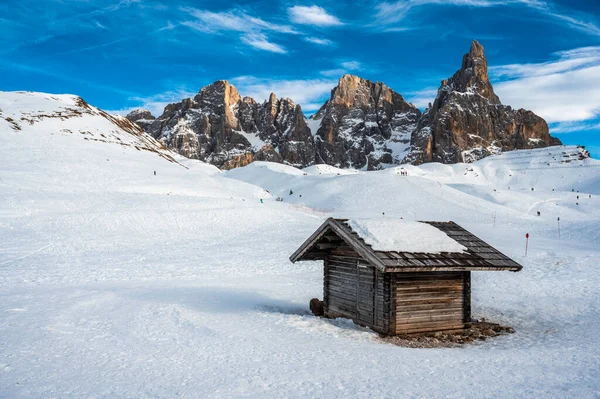 イタリアのパスソ ロールの冬の高地 — ストック写真