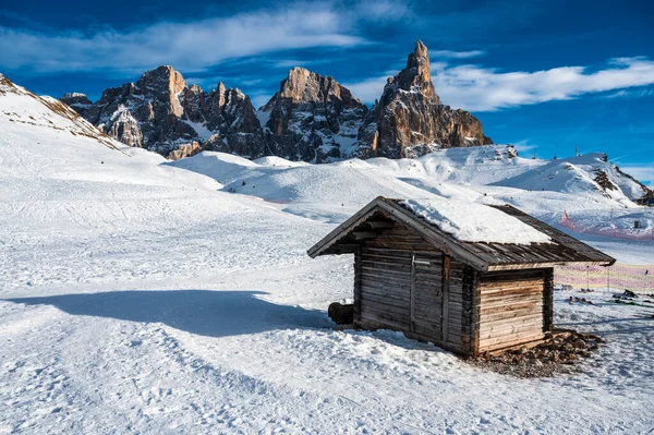 イタリアのパスソ ロールの冬の高地 — ストック写真