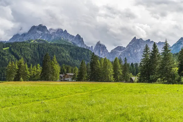 Green Highlands Val Fiscalina Sesto Italy — Stockfoto