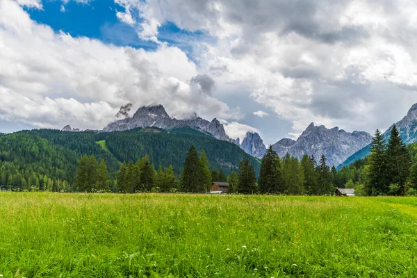 Green Highlands Val Fiscalina Sesto Italy — Stockfoto