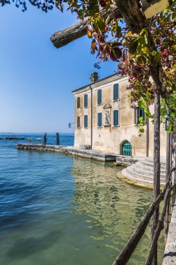 Kuzey İtalya 'daki Garda Gölü' nün çevresine bakın..