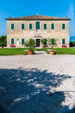Kuzey İtalya 'daki Garda Gölü' nün çevresine bakın..