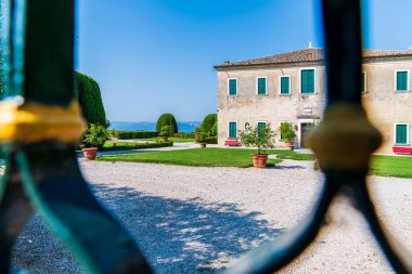 Kuzey İtalya 'daki Garda Gölü' nün çevresine bakın..