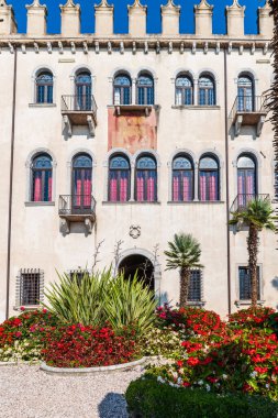 Kuzey İtalya 'daki Garda Gölü' nün çevresine bakın..