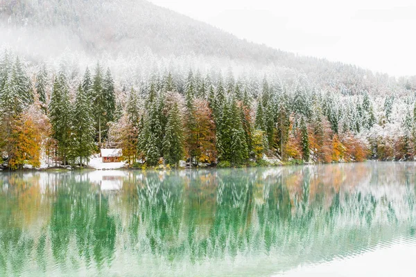 Scénický Pohled Zasněžené Jezero Fusine Itálie — Stock fotografie