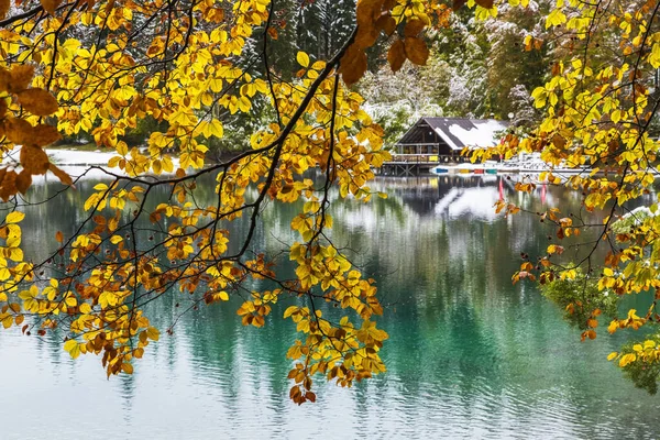 Szenischer Blick Auf Den Schneebedeckten See Fusine Italien — Stockfoto