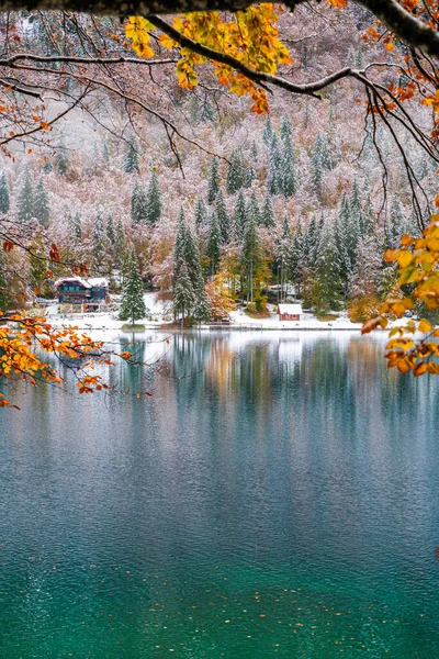 Karlı Göl Manzarası Fusine Talya — Stok fotoğraf