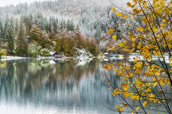 Lago Fusine Otoño Italia — Foto de Stock