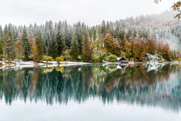 イタリア 秋の噴水湖 — ストック写真