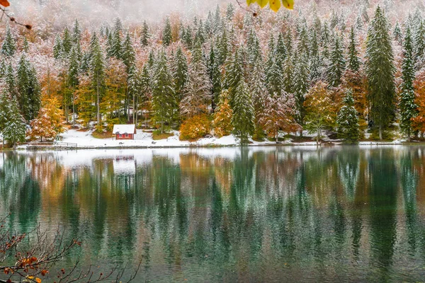 Fusine Gölü Sonbaharda Talya — Stok fotoğraf