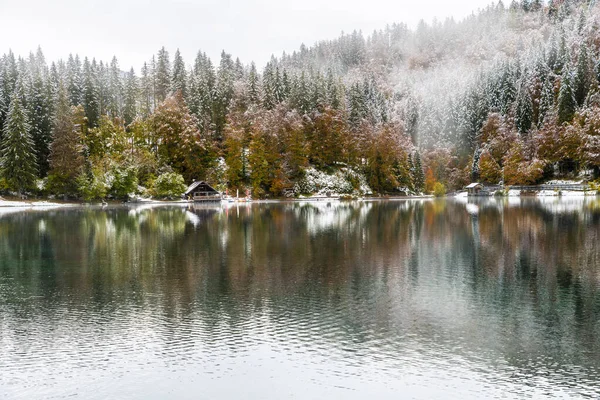 Fusine Gölü Sonbaharda Talya — Stok fotoğraf
