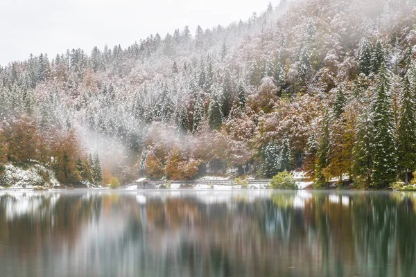 意大利秋季的Fusine湖 — 图库照片