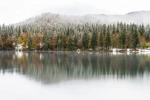 Fusine Gölü Sonbaharda Talya — Stok fotoğraf