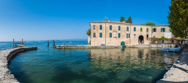 イタリアのプンタ ヴィグリオのイタリア湖ガルダ — ストック写真