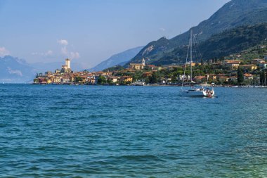 Kuzey İtalya 'daki Garda Gölü manzaralı..
