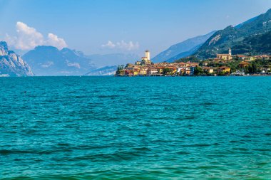 Kuzey İtalya 'daki Garda Gölü manzaralı..