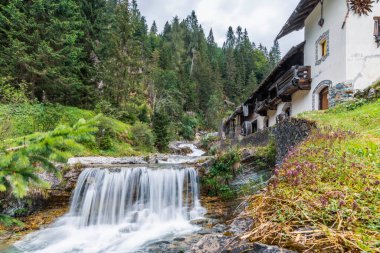İtalya 'da yaz aylarında Sappada manzarası 