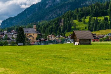 İtalya 'da yaz aylarında Sappada manzarası 