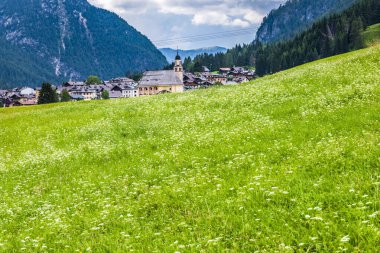 İtalya 'da yaz aylarında Sappada manzarası 